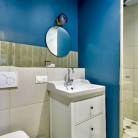 Charming Center Of With Ac Hotel 2*